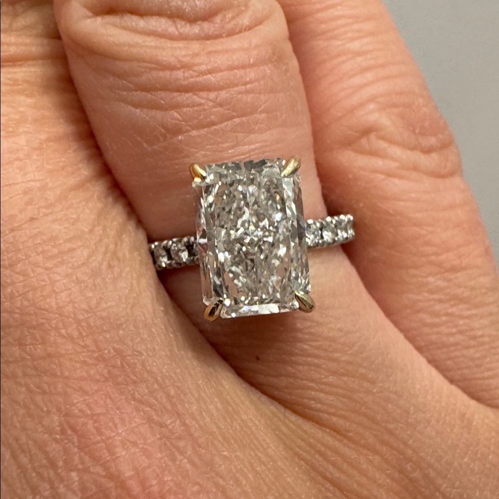 3 carat radiant cut  Diamond Ring